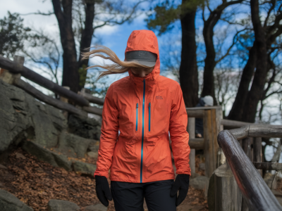 Comment préparer une randonnée au monte san salvatore quand la météo annonce du vent fort