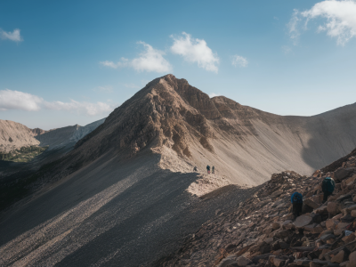 Comment savoir si un épisode de föhn local va rendre dangereux le sommet du monte brè pour votre randonnée